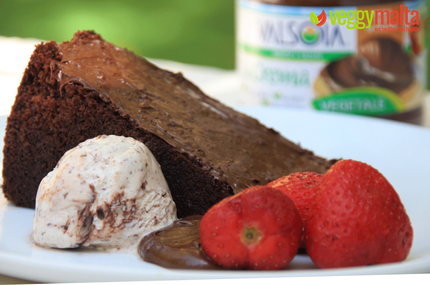 valsoia-hazelnut-spread-with-chocolate-cake-and-strawberries