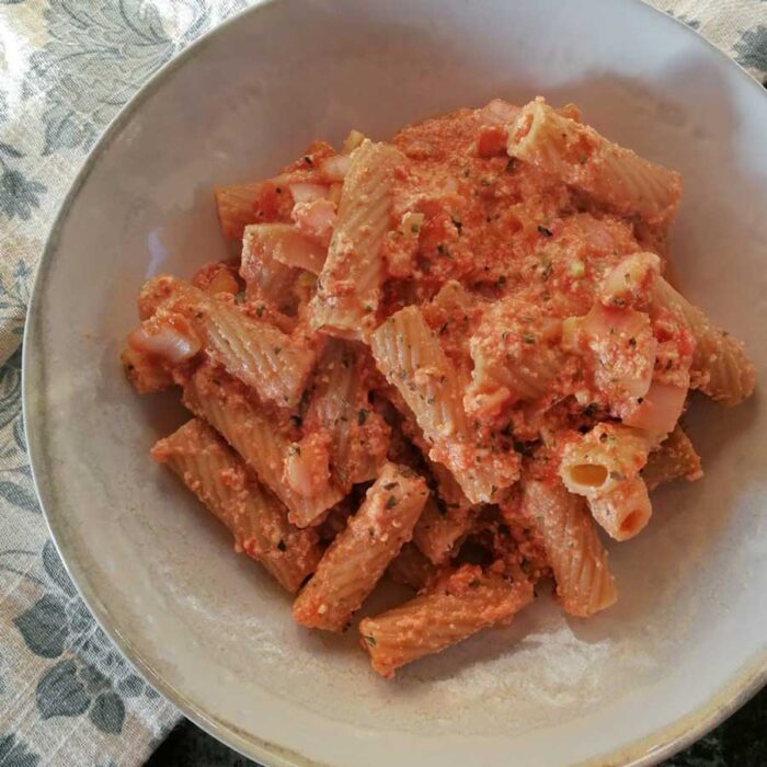Quick-and-easy-tomato-and-ricotta-pasta