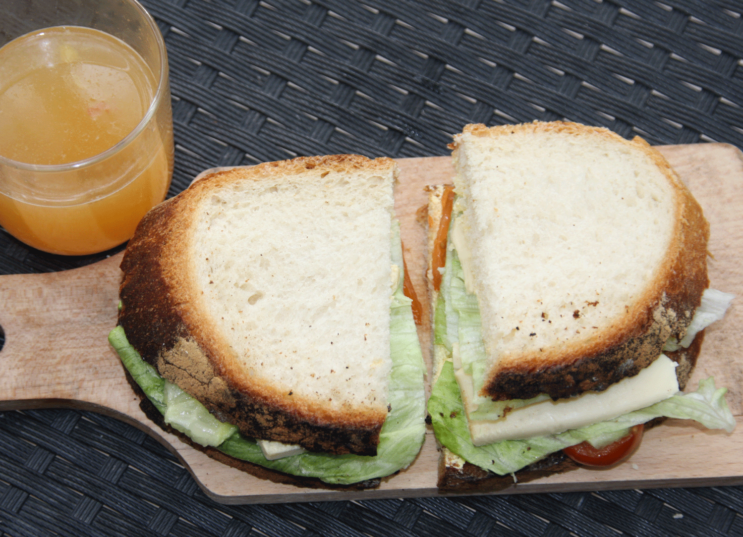 sheese-tomato-cucumber-lettuce-cheddar-sandwich