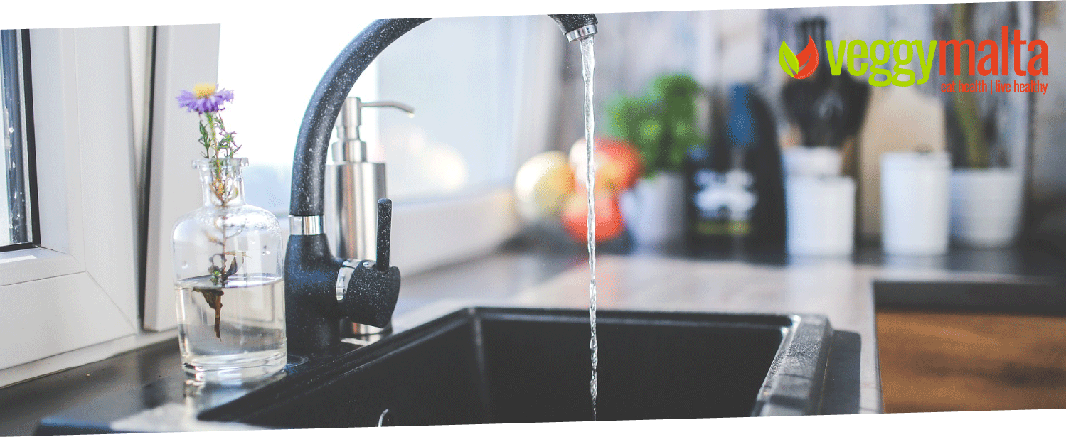 rinsing-with-water-food-with-pesticides