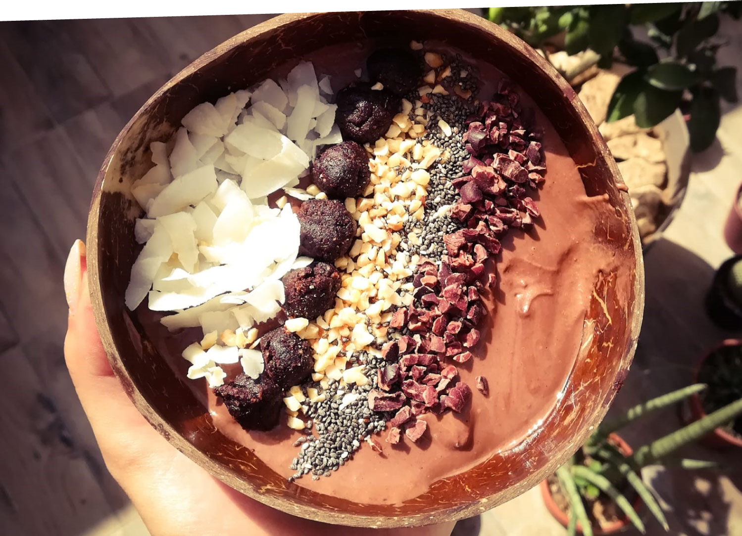 ramona-debono-Chocolate-Lover-Smoothie-Bowl-ready-vegan