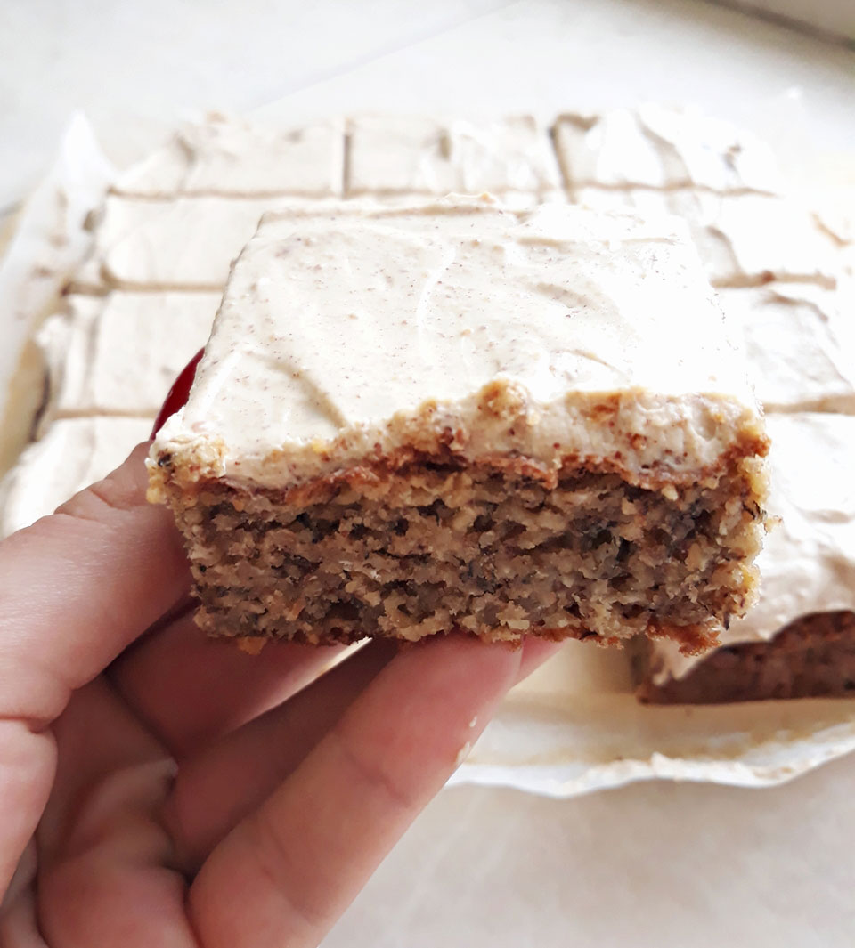 Vegan-peanut-butter-banana-cake-michaela-zakova