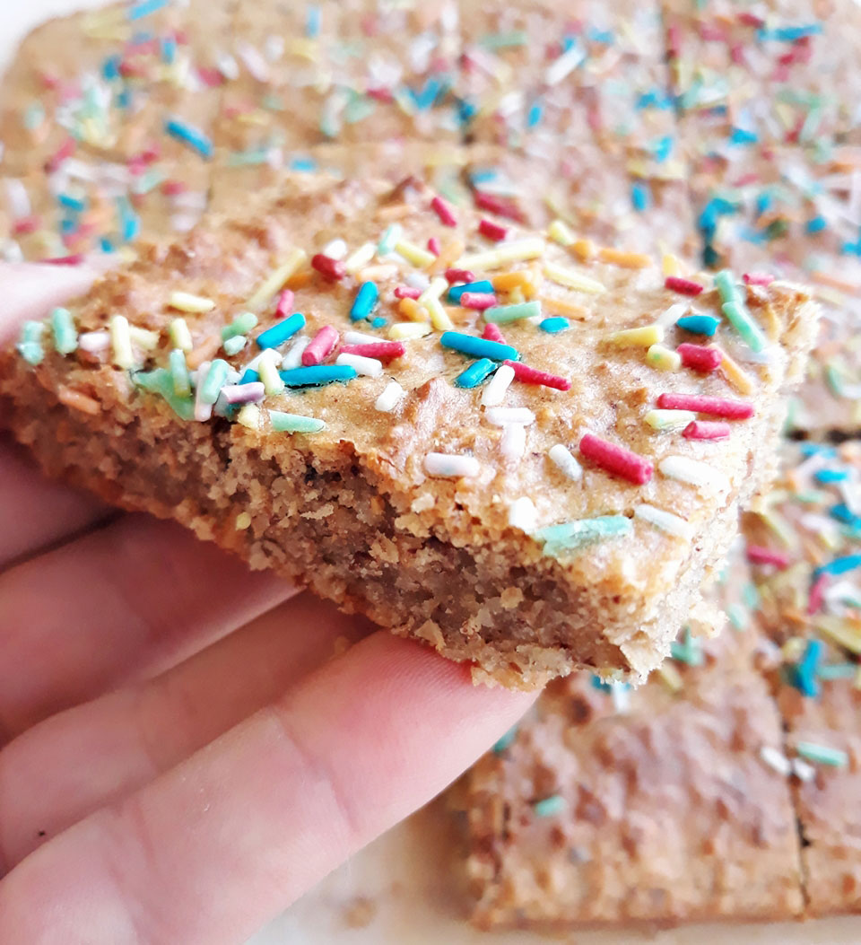 vegan-birthday-blondies-michaela-zakova-recipe