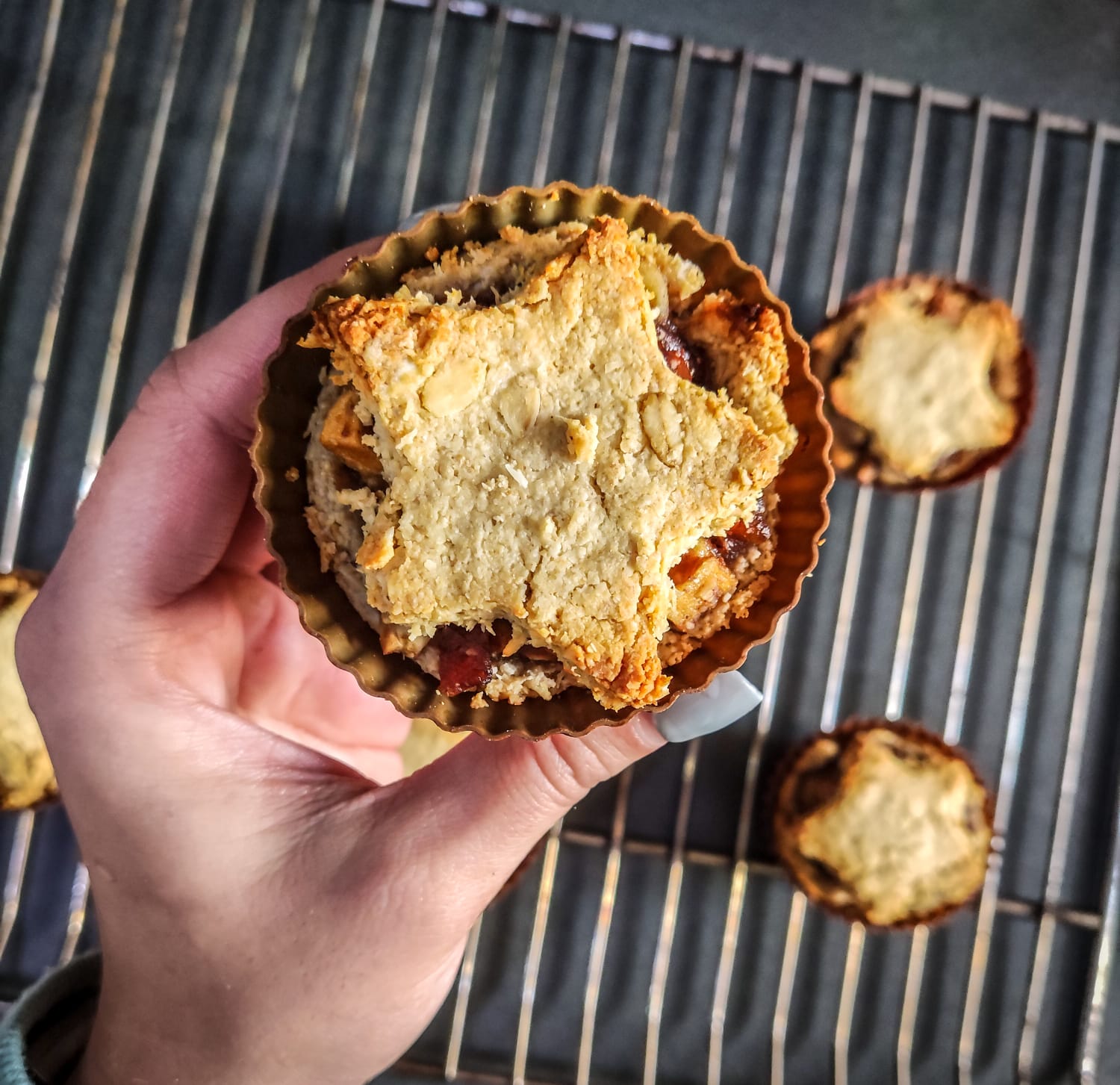 Healthier-Oat-crust-mince-pie-vegan-recipe-ramona-debono-veggymalta-ready-golden