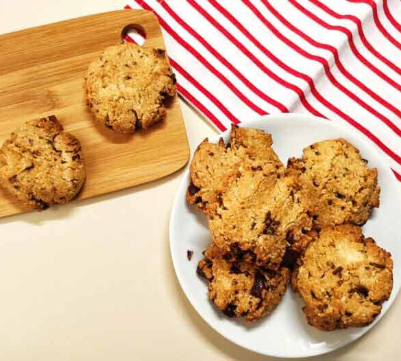 vegan-almond-chocolate-chip-cookies