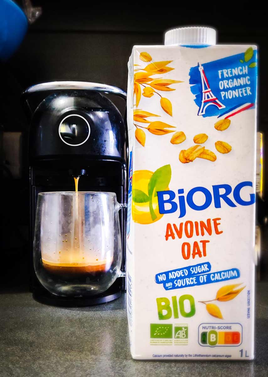 Bjorg-milks-coffee