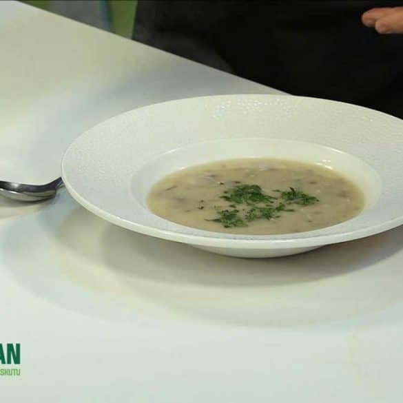 Vegan-and-dairy-free-mushroom-soup