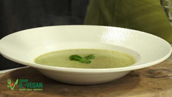 Vegan-pea-and-broccoli-soup