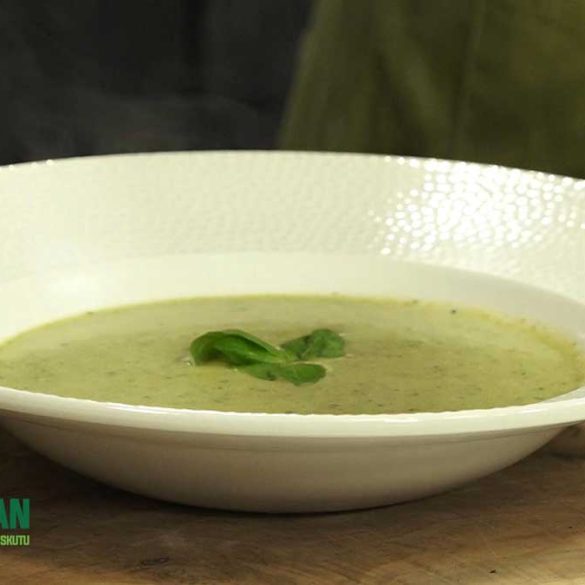 Vegan-pea-and-broccoli-soup