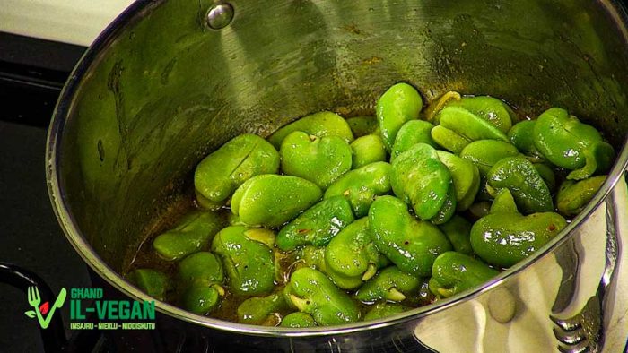 Crushed-seasoned-broad-beans-vegan-recipe-01